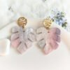 Boucles d'oreilles pendantes feuille monstera bleu rose doré pailleté