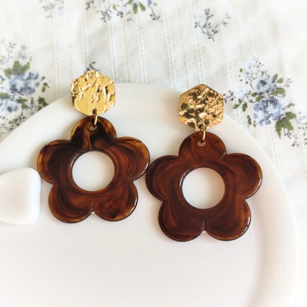 Boucles d'oreilles pendantes en forme de fleur marron et doré